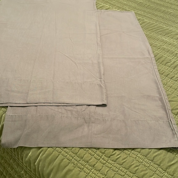 Mainstays Set of 2 Queen Pillowcases Gray Lightly Used - Picture 3 of 8